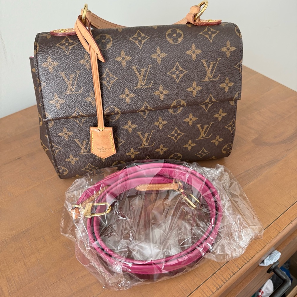 Louis Vuitton/LV Cluny BB - excellent pristine condition